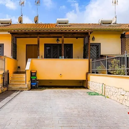 Gioconda S Villa *